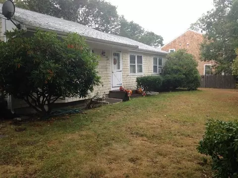 69 Linden St, Hyannis, MA 02601 photo 1
