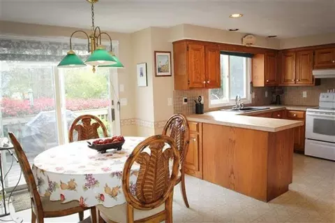 20 Debbie Ln, Mashpee, MA 02649 photo 4