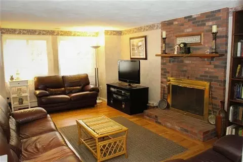 20 Debbie Ln, Mashpee, MA 02649 photo 8
