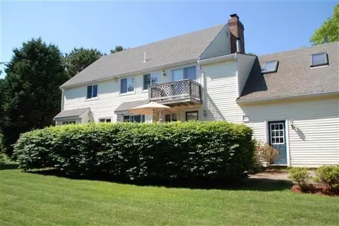 20 Debbie Ln, Mashpee, MA 02649 photo 2