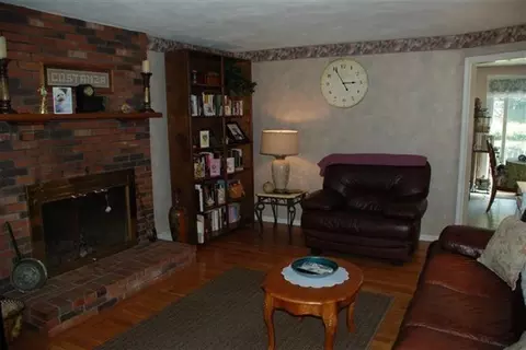 20 Debbie Ln, Mashpee, MA 02649 photo 9