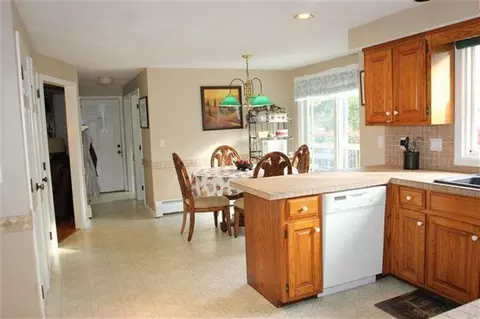 20 Debbie Ln, Mashpee, MA 02649 photo 5