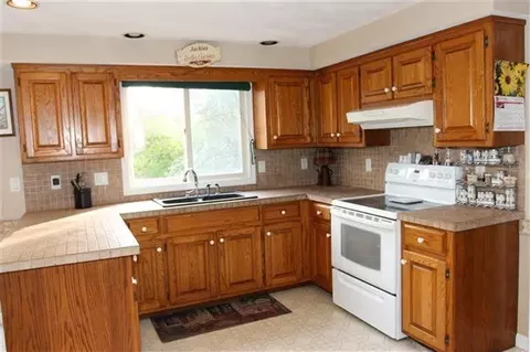 20 Debbie Ln, Mashpee, MA 02649 photo 3
