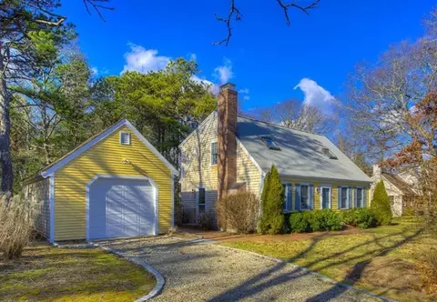 33 Daniele St, Cotuit, MA 02635 photo 2