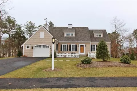 39 Dovetail Ln, Cotuit, MA 02635 photo 1