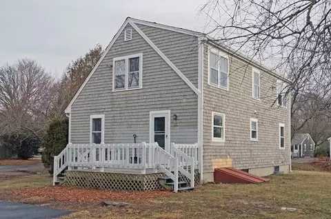 239 Pine St, Centerville, MA 02632 photo 2