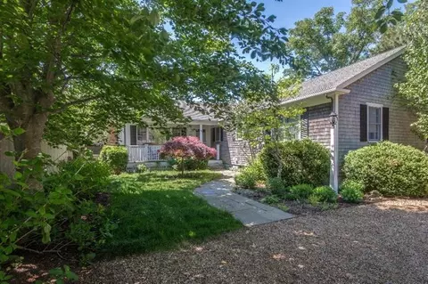 48 Mill St, Edgartown, MA 02539 photo 1