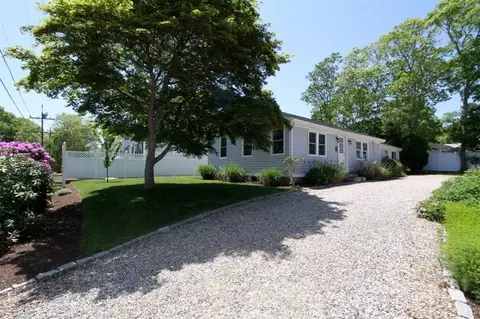 31 Clover Ln, Mashpee, MA 02649 photo 2