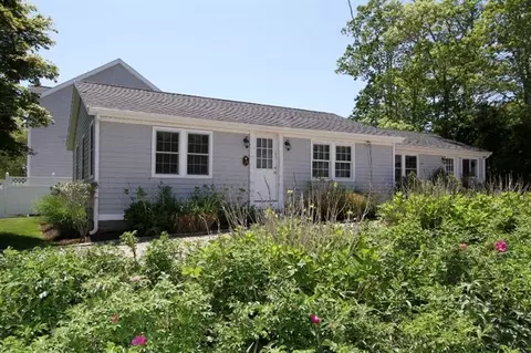 31 Clover Ln, Mashpee, MA 02649 photo 1