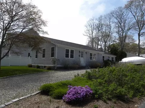 31 Clover Ln, Mashpee, MA 02649 photo 3