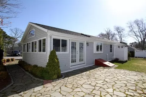 31 Clover Ln, Mashpee, MA 02649 photo 6