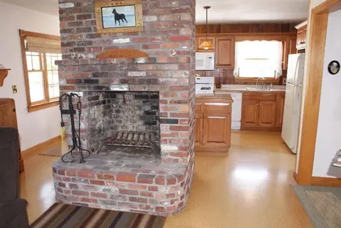 40 Phillips Rd, Sagamore Beach, MA 02562 photo 8