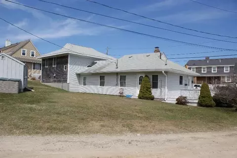 40 Phillips Rd, Sagamore Beach, MA 02562 photo 4