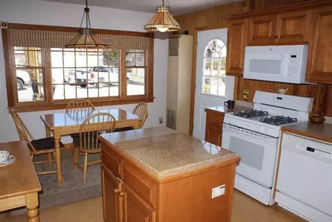 40 Phillips Rd, Sagamore Beach, MA 02562 photo 5