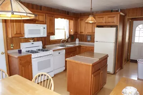 40 Phillips Rd, Sagamore Beach, MA 02562 photo 6