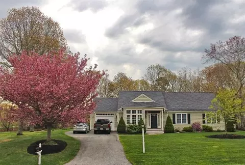 4 Snead Dr, Mashpee, MA 02649 photo 1
