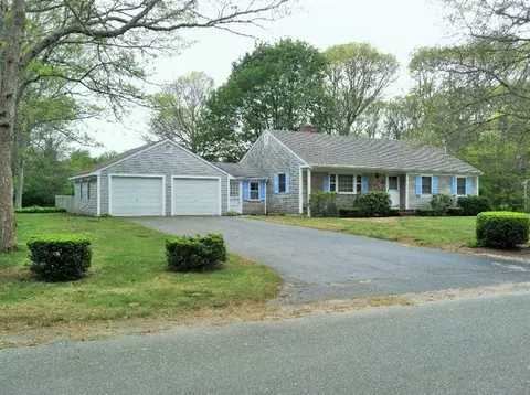 33 Goose Point Rd, Centerville, MA 02632 photo 2