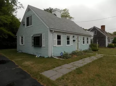 22 Iyanough Rd, Hyannis, MA 02601 photo 2