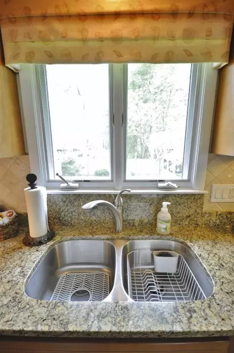 22 Priscilla Rd, Sagamore Beach, MA 02562 photo 8
