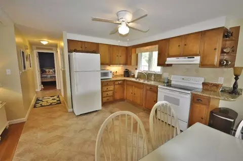 22 Priscilla Rd, Sagamore Beach, MA 02562 photo 9