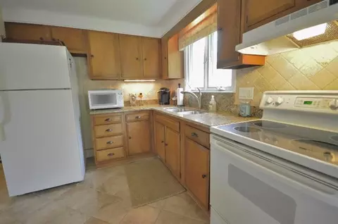 22 Priscilla Rd, Sagamore Beach, MA 02562 photo 6