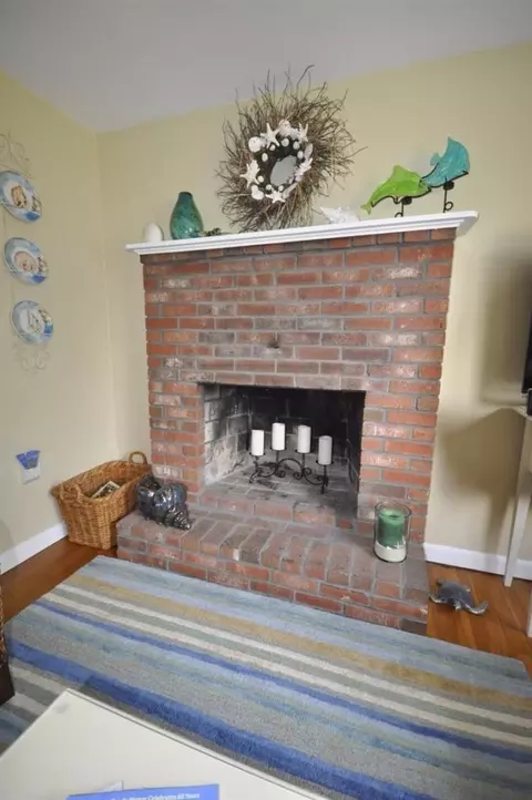 22 Priscilla Rd, Sagamore Beach, MA 02562 photo 4