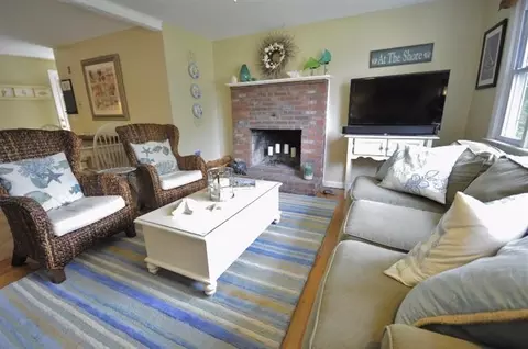 22 Priscilla Rd, Sagamore Beach, MA 02562 photo 3