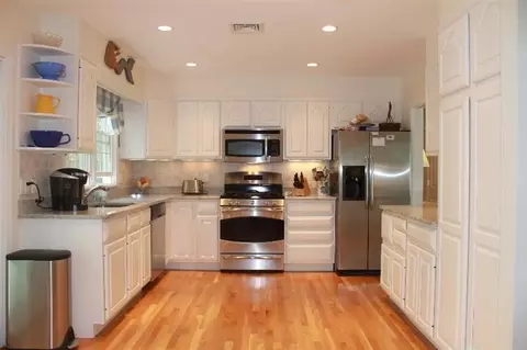 4 Mashpee Rd, Cotuit, MA 02635 photo 7