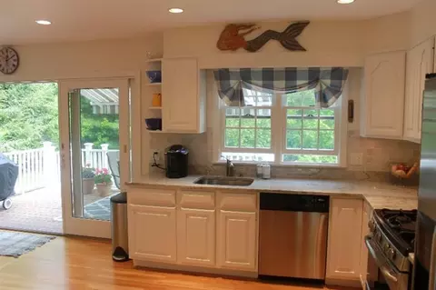 4 Mashpee Rd, Cotuit, MA 02635 photo 8