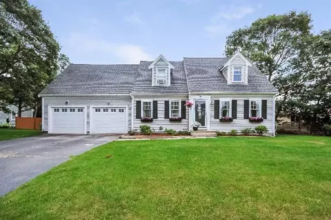 30 Palmer Rd, Mashpee, MA 02649 photo 1