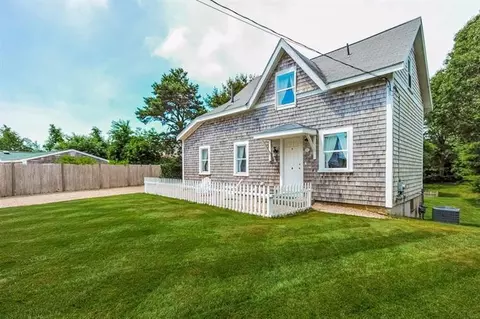 271 Ocean St, Hyannis, MA 02601 photo 2