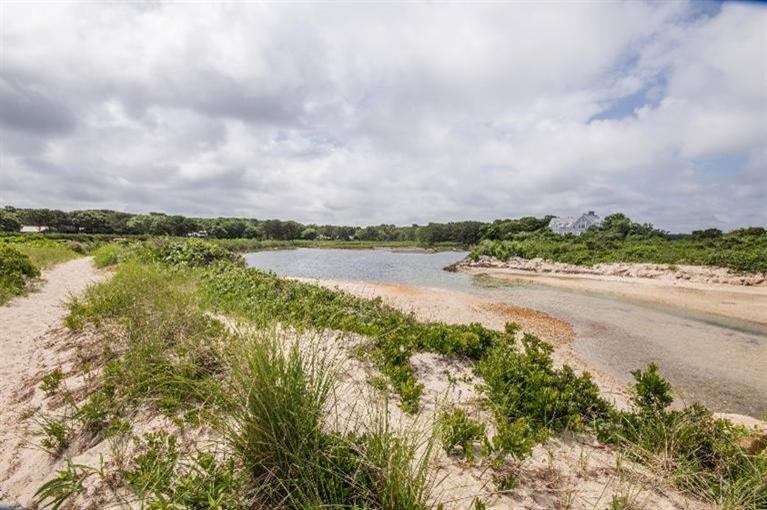 100 Mitchell Rd, Vineyard Haven, MA 02568 photo 3