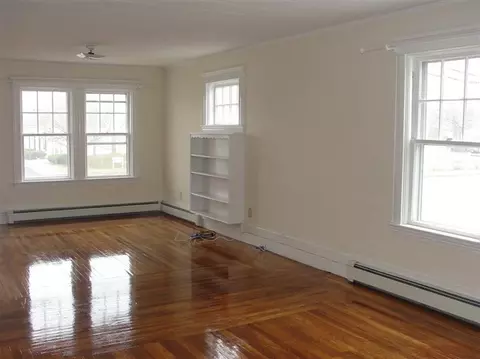 335 Winter St, Hyannis, MA 02601 photo 4