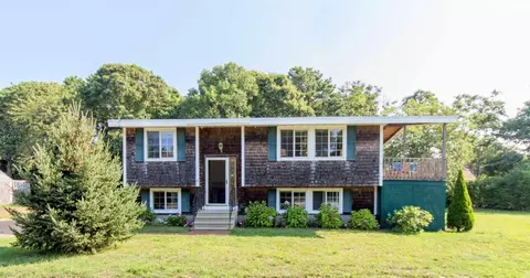 77 Pine St, Edgartown, MA 02539 photo 1