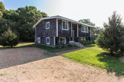77 Pine St, Edgartown, MA 02539 photo 2