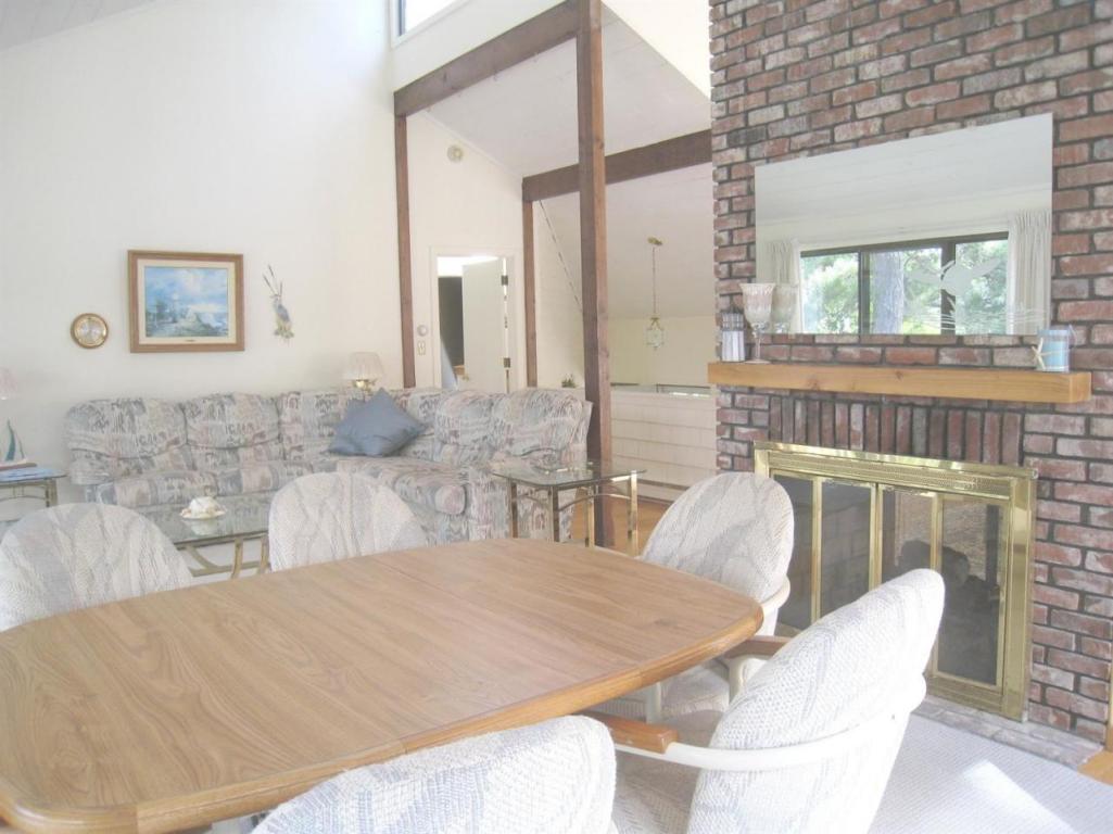 72 Clamshell Point Ln, Cotuit, MA 02635 photo 12