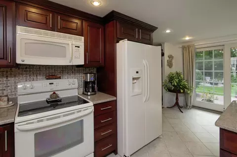 21 Bayberry Ln, Centerville, MA 02632 photo 4