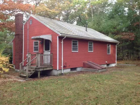 136 Highland Ave, Cotuit, MA 02635 photo 3