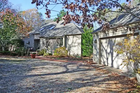 7 Glenneagle Dr, Mashpee, MA 02649 photo 2
