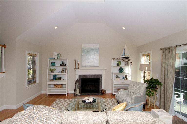 16 Cottage Ln, Mashpee, MA 02649 photo 5