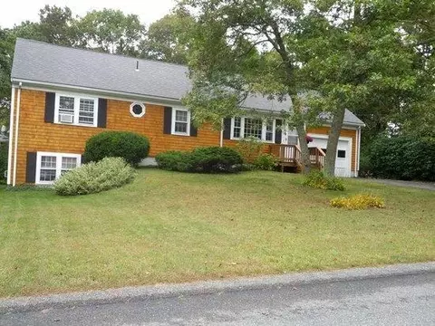 46 Pineview Dr, Cotuit, MA 02635 photo 1