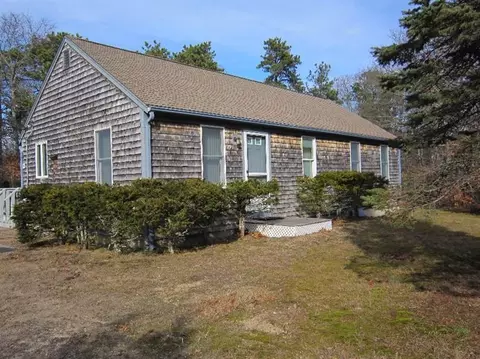 70 Pine Needle Ln, Eastham, MA 02642 photo 2
