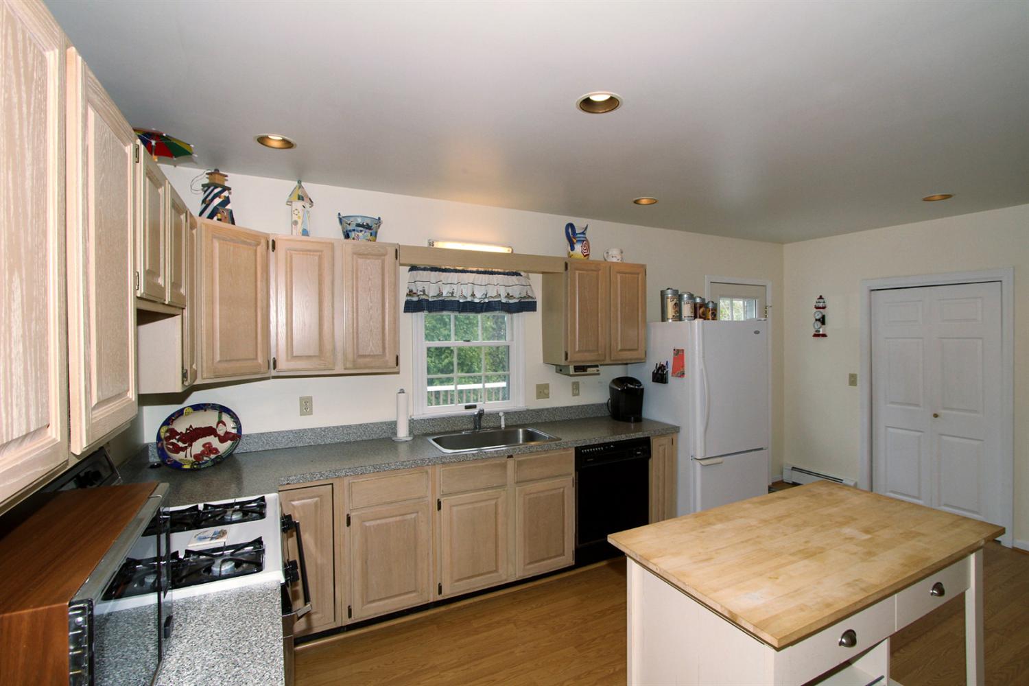135 Shore Dr, Mashpee, MA 02649 photo 3