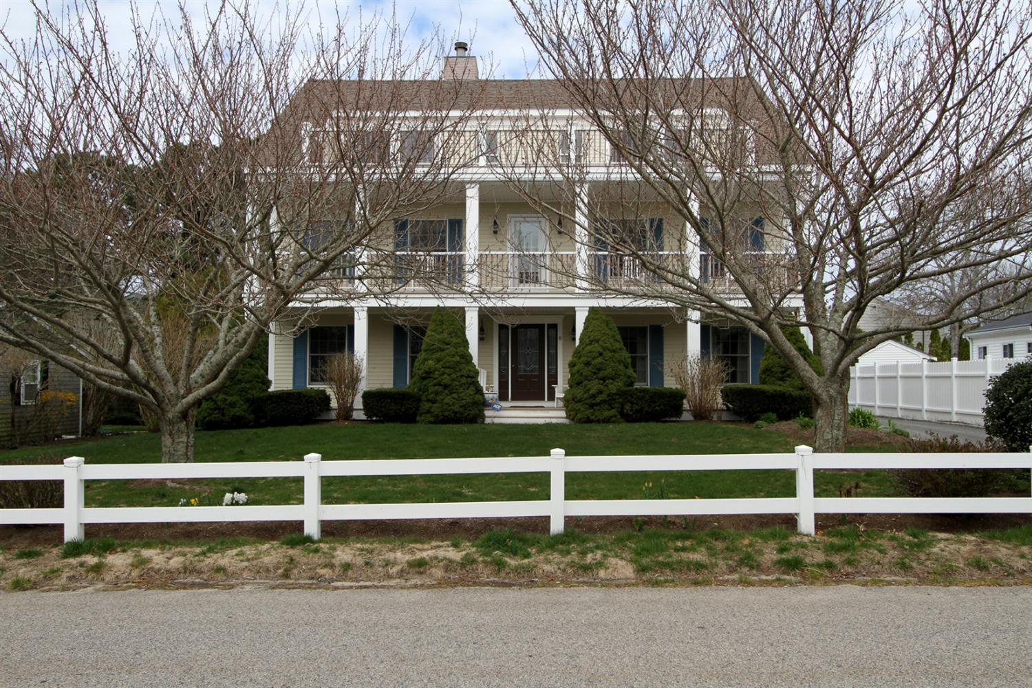 135 Shore Dr, Mashpee, MA 02649 photo 1