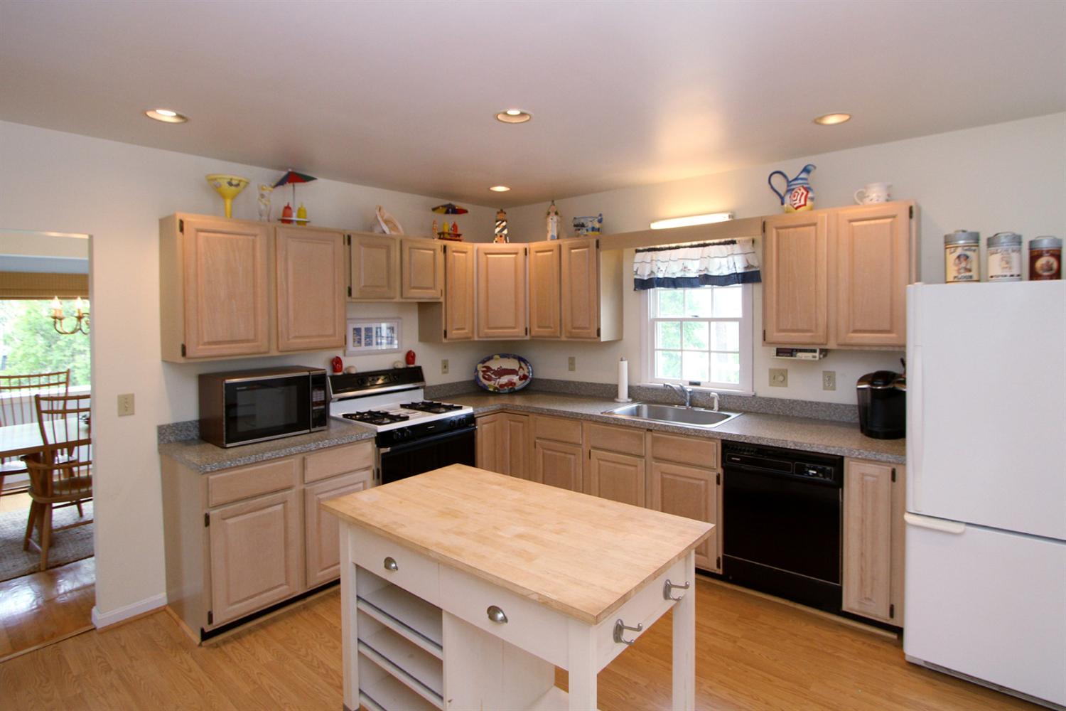 135 Shore Dr, Mashpee, MA 02649 photo 2