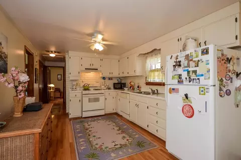 100 Mooring Dr, Cotuit, MA 02635 photo 13