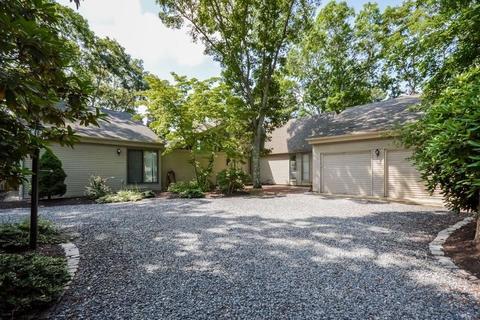17 Compass Cir, Mashpee, MA 02649 photo 4