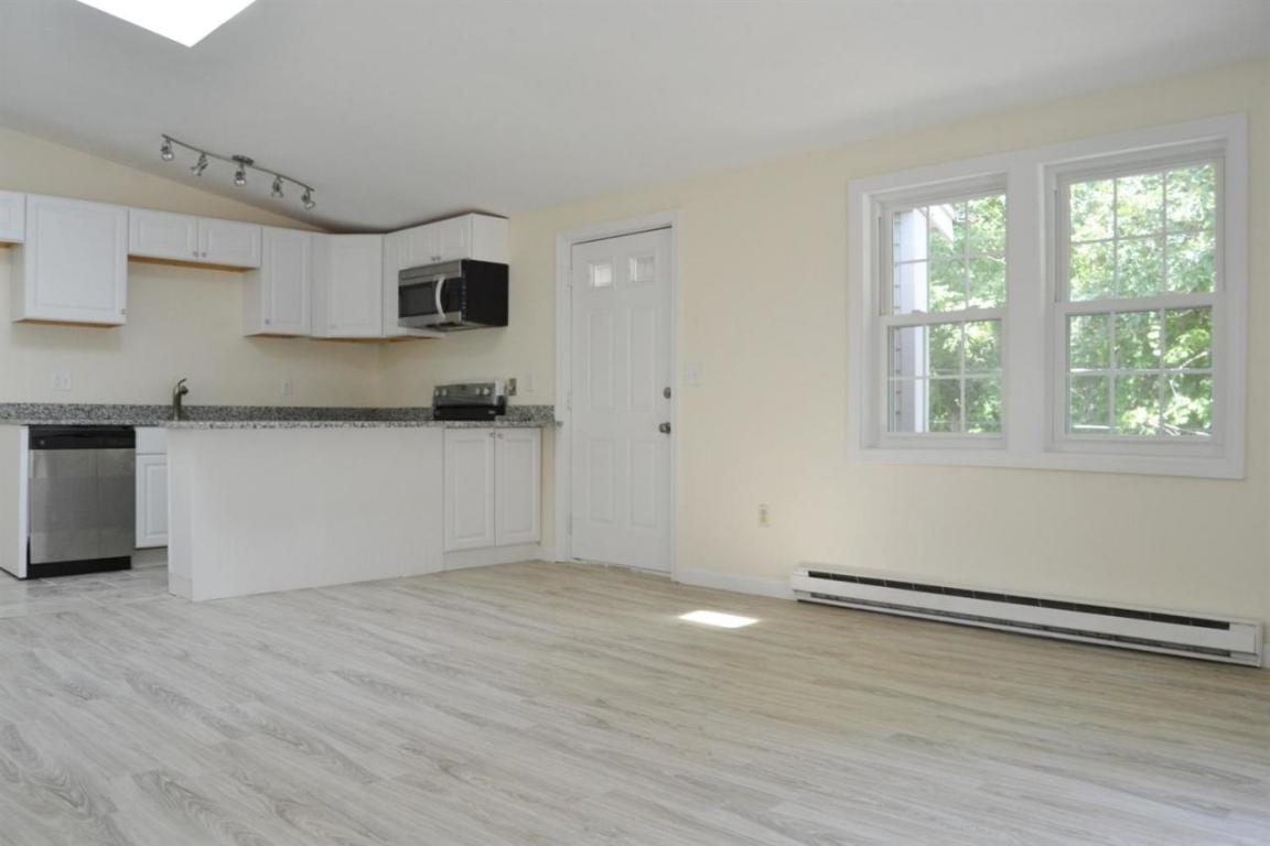 398 W Main St #5D, Hyannis, MA 02601 photo 2