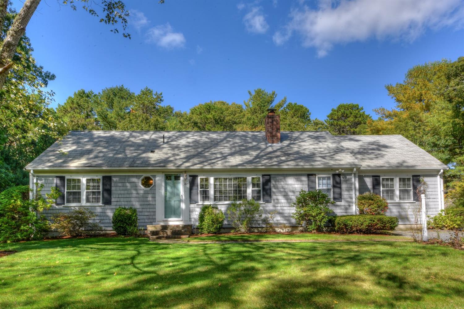 288 Mariner Cir, Cotuit, MA 02635 photo 1