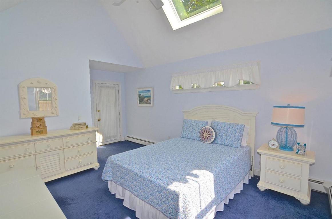 22 Hannahs Way, Edgartown, MA 02539 photo 13